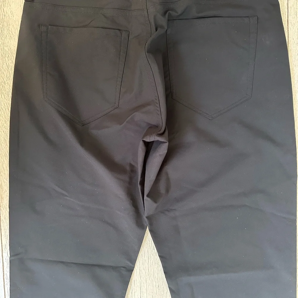 Vince Black Straight Jeans Timeless Style